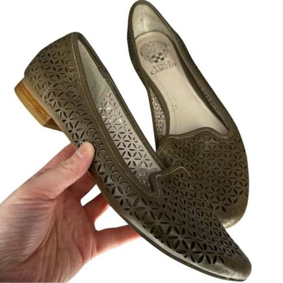 ✅EUC Vince Camuto Olive Cut-Out Loafers, Size 9 - Picture 1 of 7